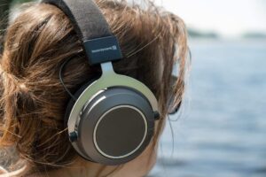 How does noise canceling headphones work physics - What is Passive Noise Canceling Headphones