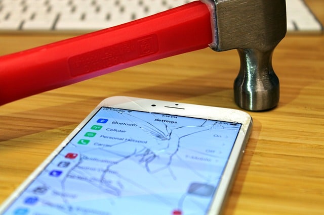 How much does an iPhone screen replacement cost How much does an iphone screen replacement cost - broken screen