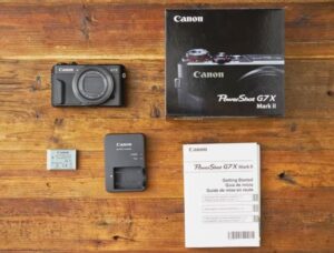 Is the Canon G7X Mark II good for Vlogging - built-in lens