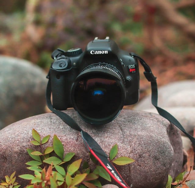 Canon EOS Rebel T7i (800D) Camera with Flip Screen
