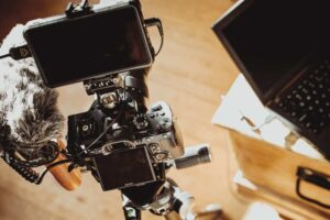 How to Vlog without a Flip-Screen - make use of computer systems