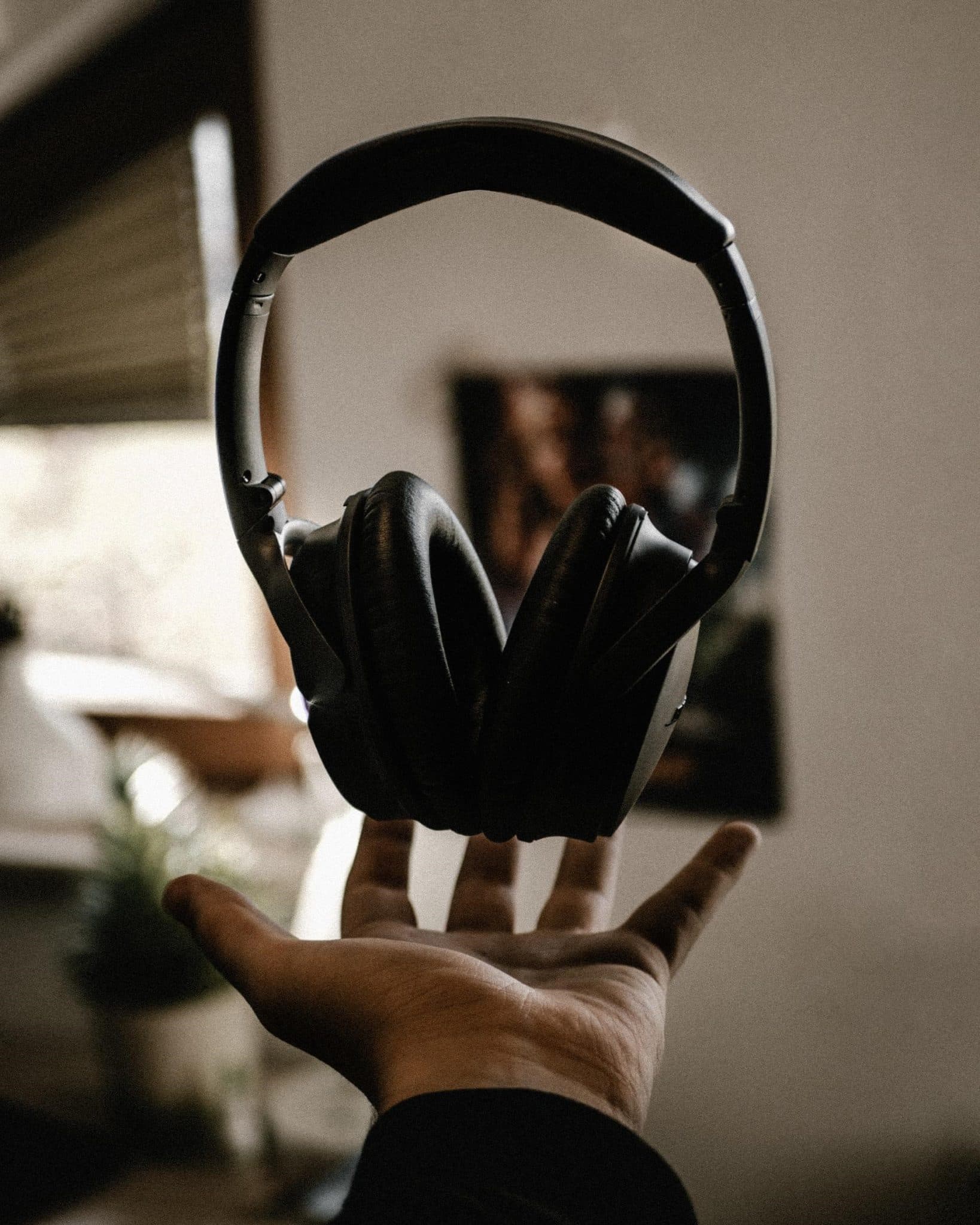 How Do Noise Canceling Headphones Work Physics?