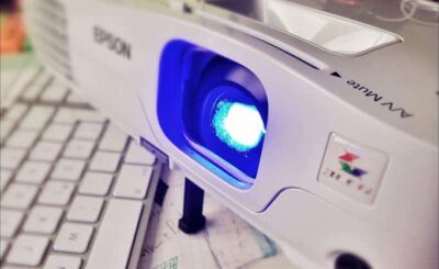 How to connect HP laptop to the projector without a VGA port