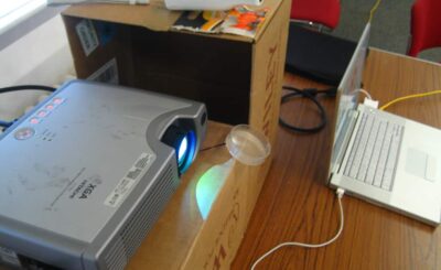 how to connect HP laptop to the projector