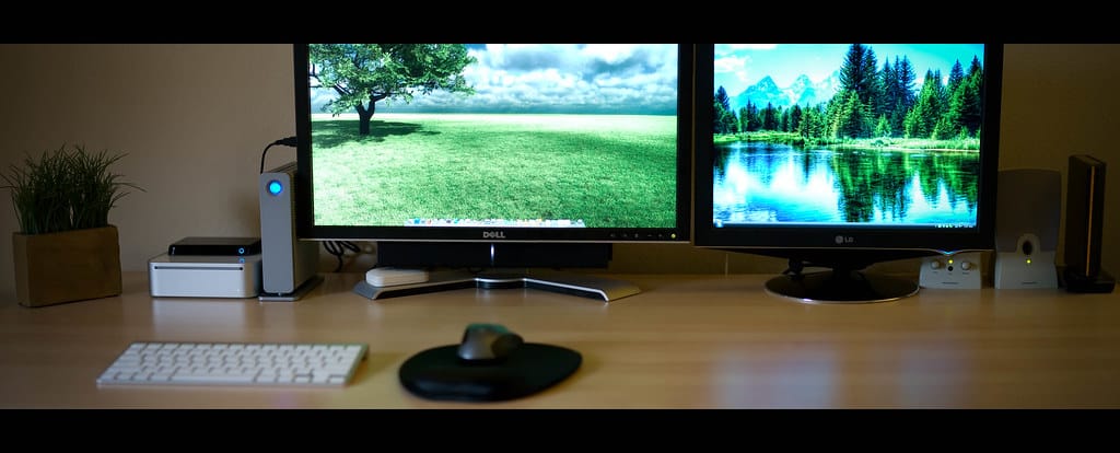 how to connect two monitors to Mac mini