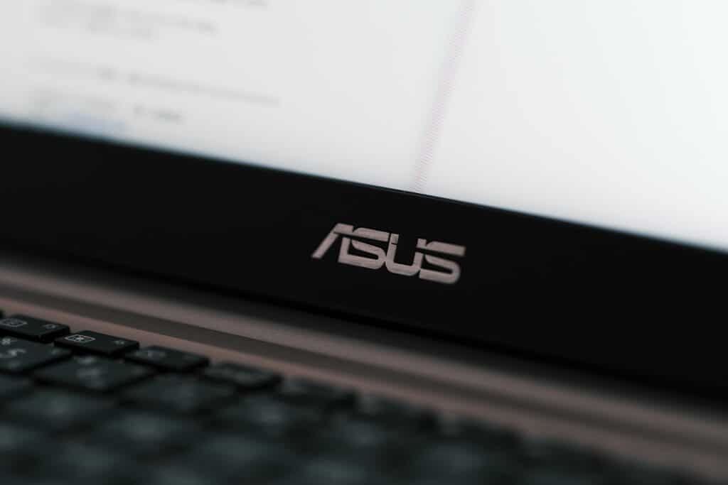 ASUS Chromebook C423 Laptop