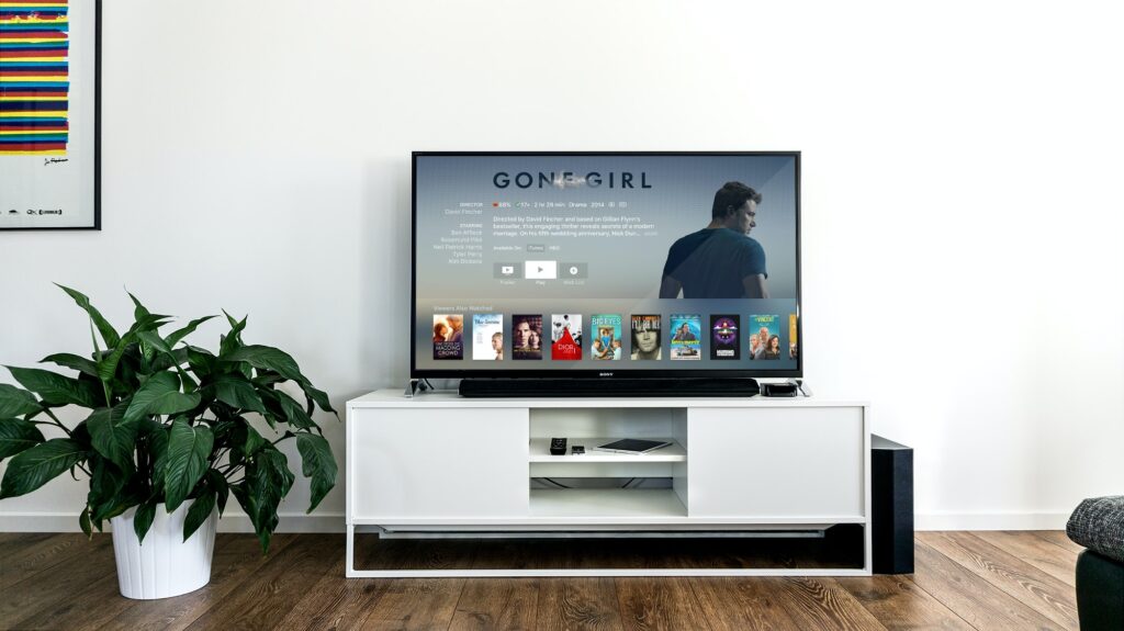 How to connect phone to Samsung smart TV - enjoy media on TV