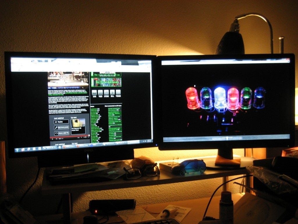 How to Use Dual Monitors Windows 10 How to Use Dual Monitors Windows 10