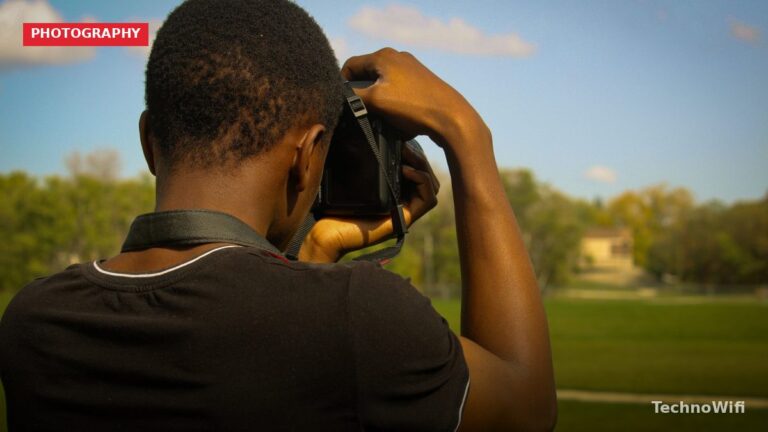 5 Self Portrait Photography Ideas (Beginner Guide)